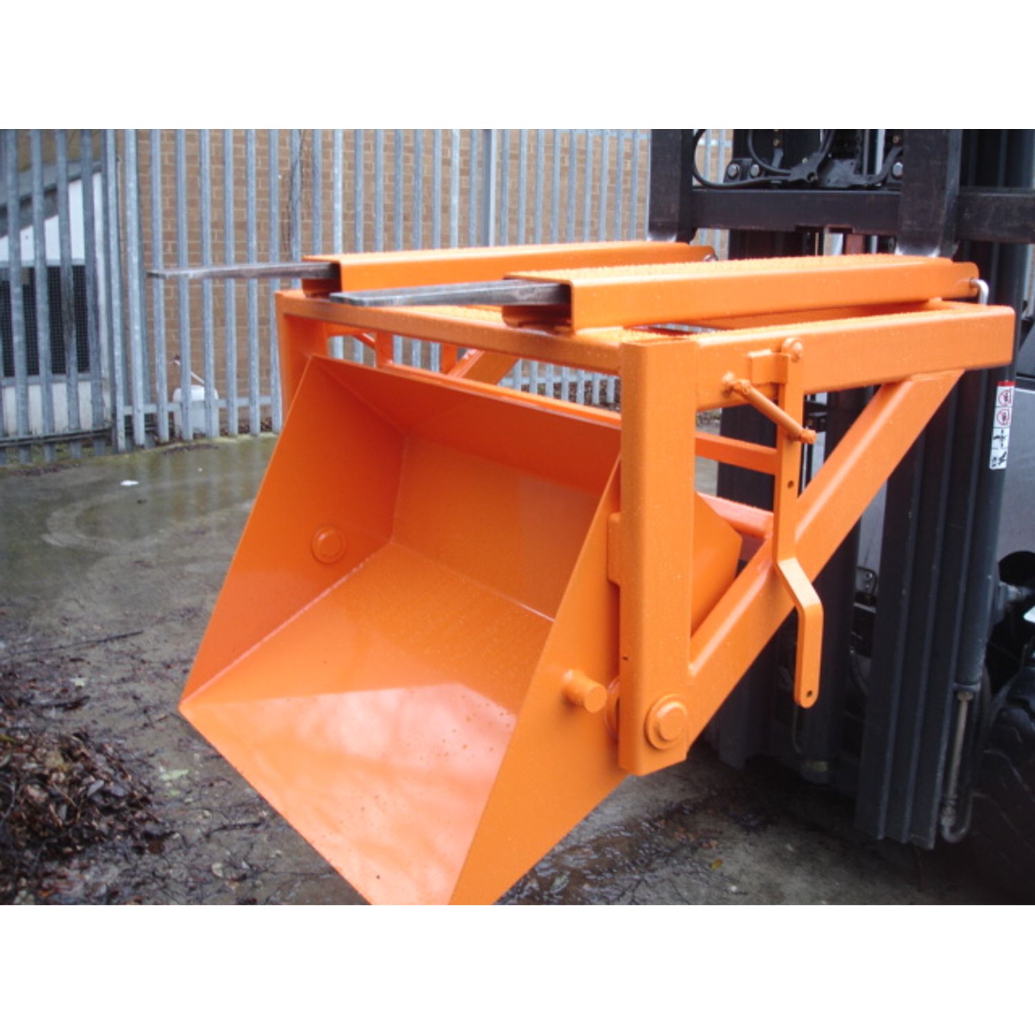 Invicta Forks & Attachments Fork Mounted Underslung Scoop (600kg - 500L)