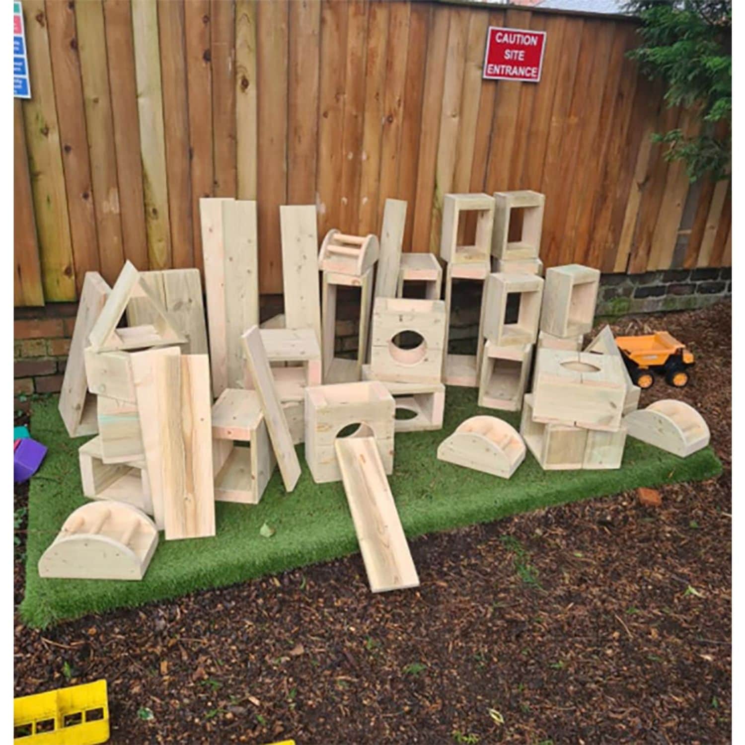 MOE Exclusive Hollow Brick Set - 26 Pieces