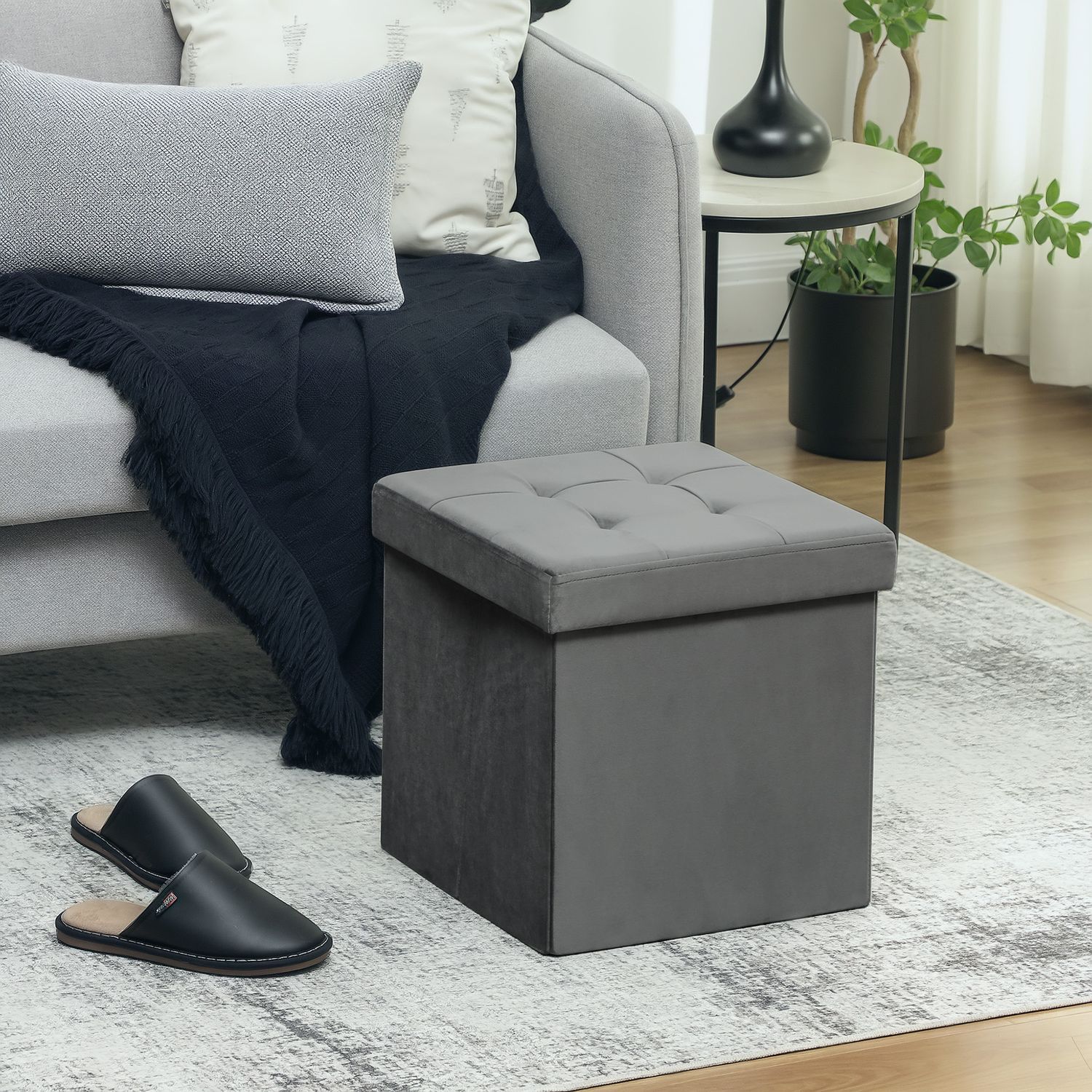 HOMCOM Foldable Velvet-Feel Storage Ottoman, 38 x 38 x 38 cm - Grey