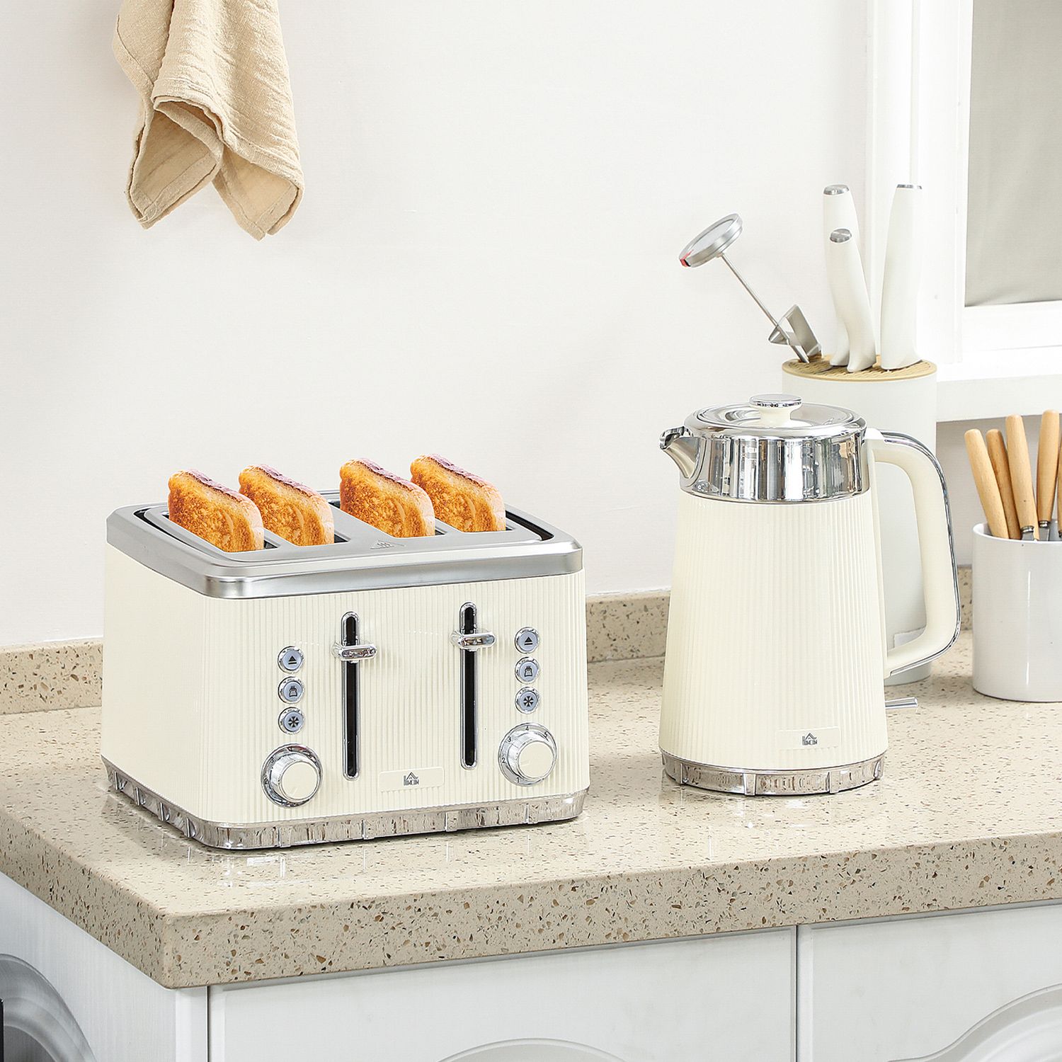 HOMCOM 1.7L 3000W Rapid Boil Kettle and 4 Slice Toaster Set Crumb Tray - Cream